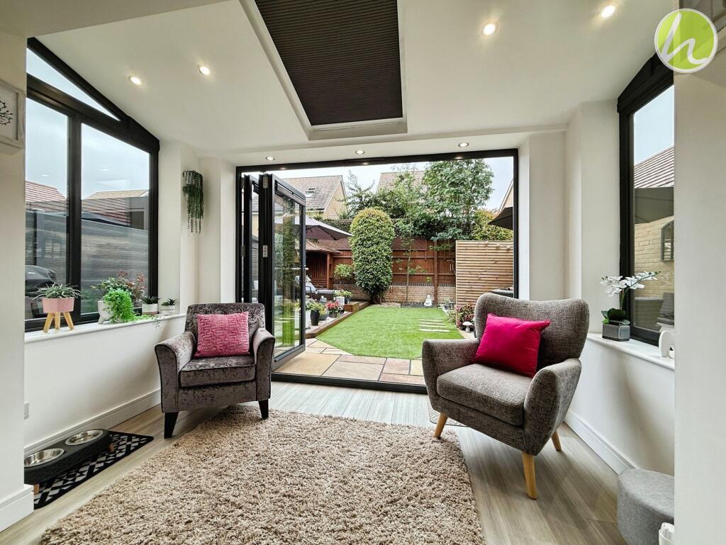 Kitchen/ Dining Space