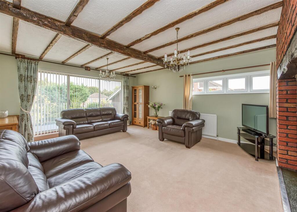 6 St Johns close-Living Room.jpg