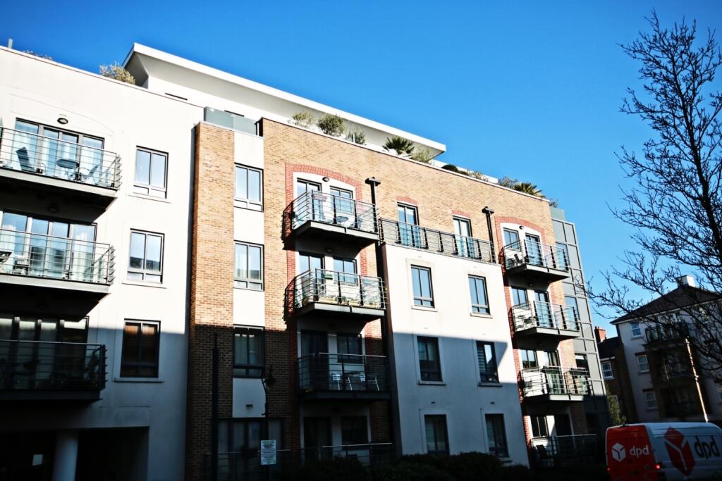 117 QMH - External view (2)