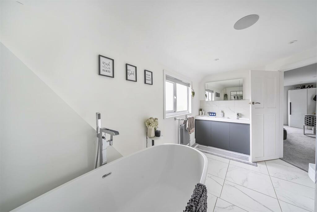 Master En-Suite
