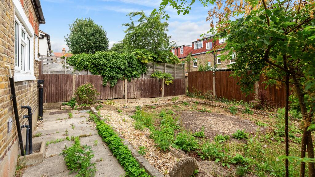 9 Arragon Gardens, Streatham, London, SW16 5LY