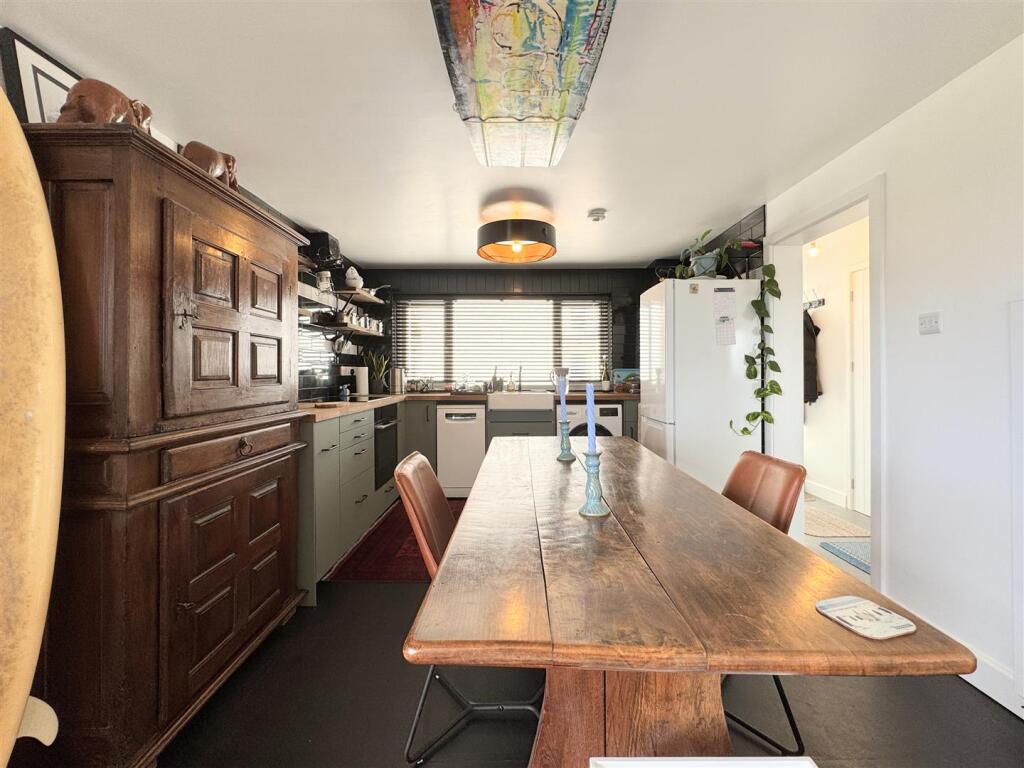 Dining/Lounge
