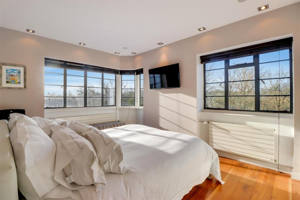 MAIN BED.jpg