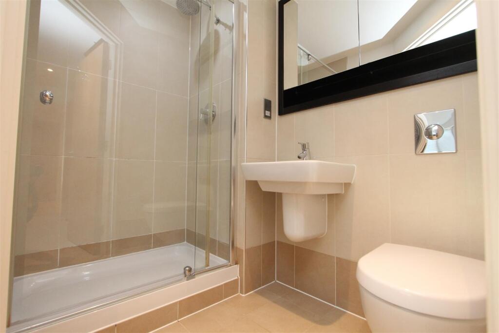 Ensuite.JPG