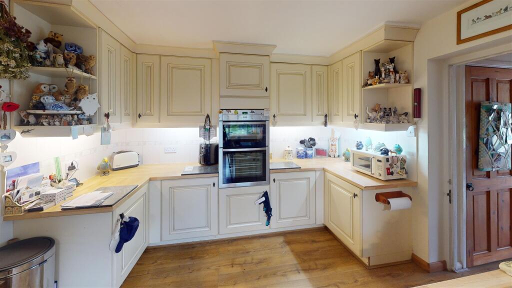 Kitchen (8).jpg