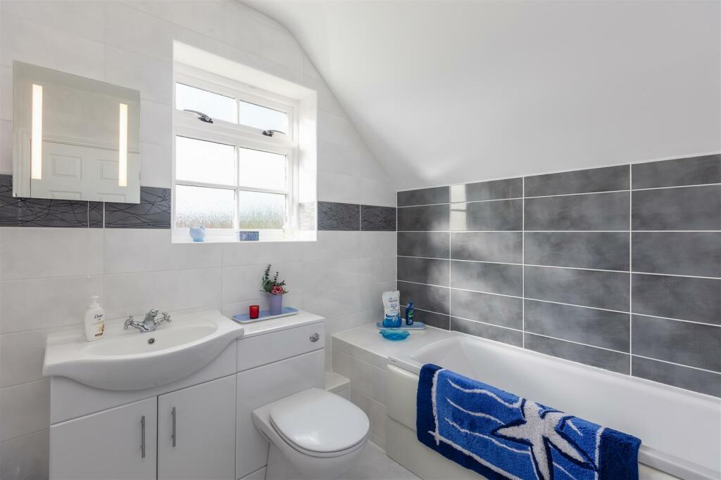 Thornton View 8 Bathroom-1.jpg