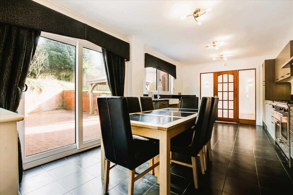 Kitchen Dining (2)