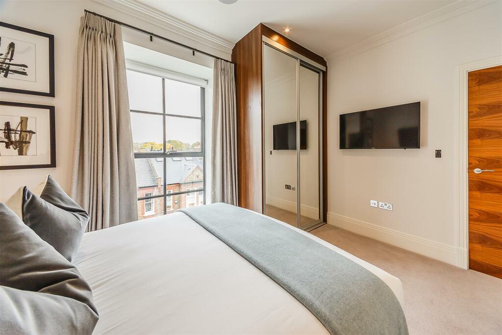 8317621-interior07.jpg