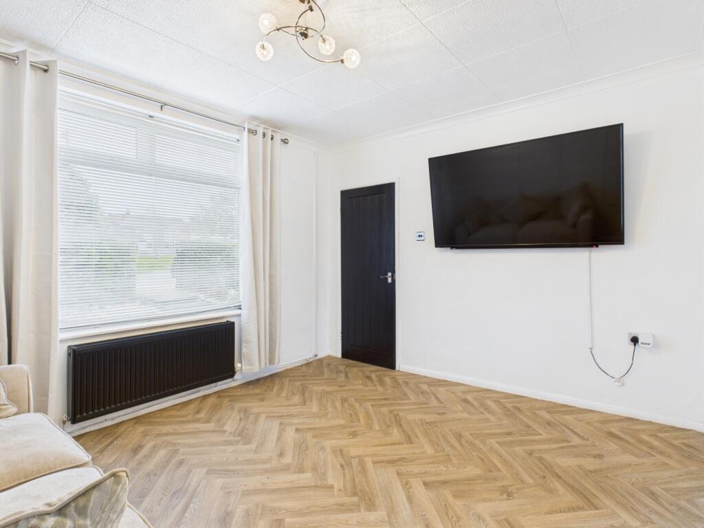 CAM03729G0-PR0158-STILL005