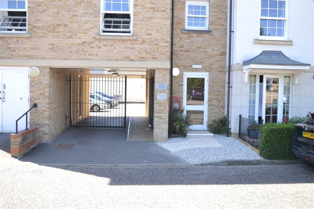 GATE TO PARKING