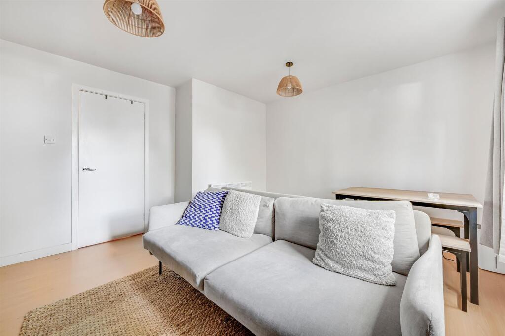 James_Anderson__Kendal_Court__10__Rosemary_Lane_Mo