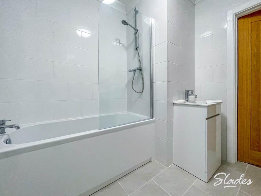 15 SBR BATHROOM 2