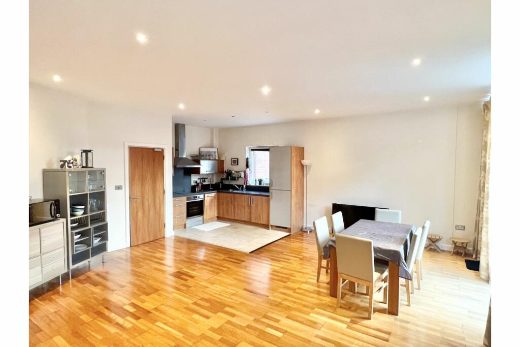 Lounge / Kitchen
