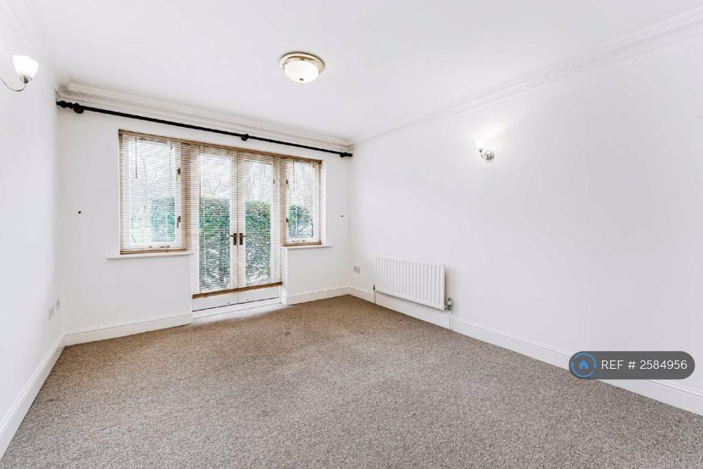Living Room/ Reception 