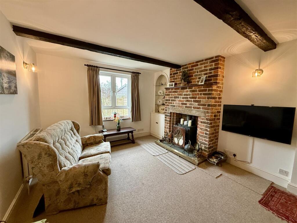 Living/Dining Room: