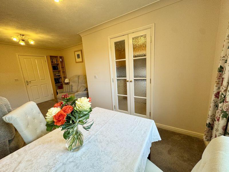 Through Lounge Diner