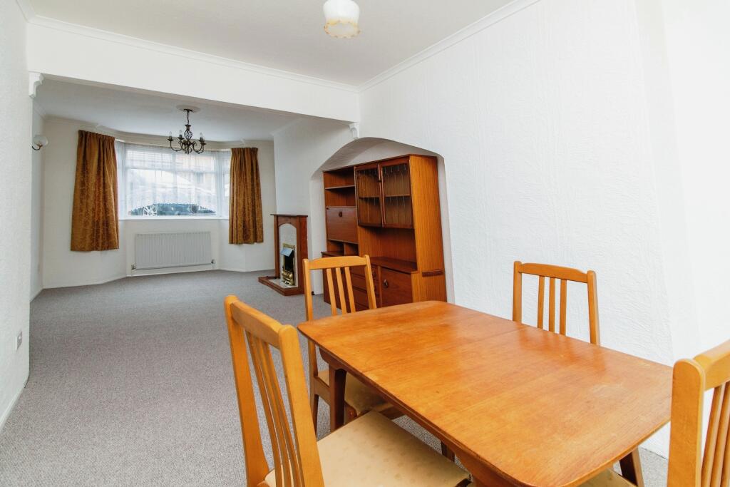 Lounge/Dining Room