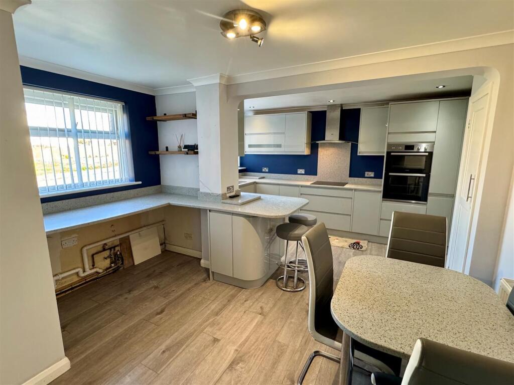21 Polwhele Road Kitchen
