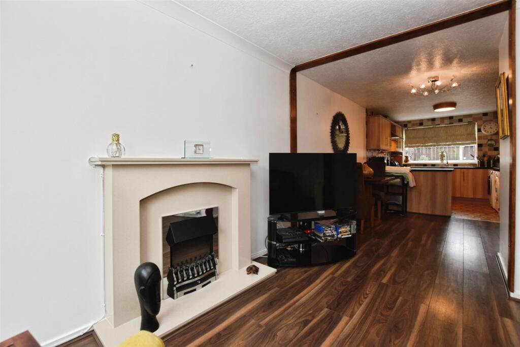 a27e358a-lounge 20to 20dining.JPG