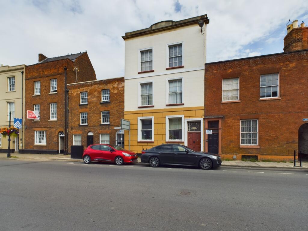 CAM01791G0-PR0110-STILL010