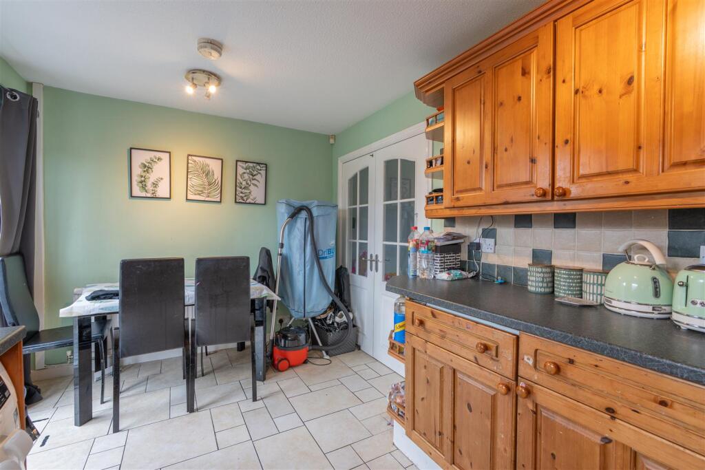 4 Lancaster Close -5.jpg