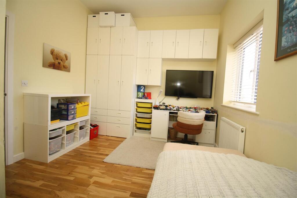 Browne Willis Close, Bletchley