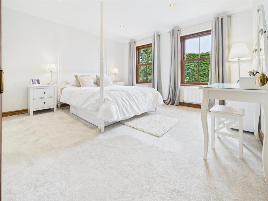 PRINCIPAL BEDROOM SUITE