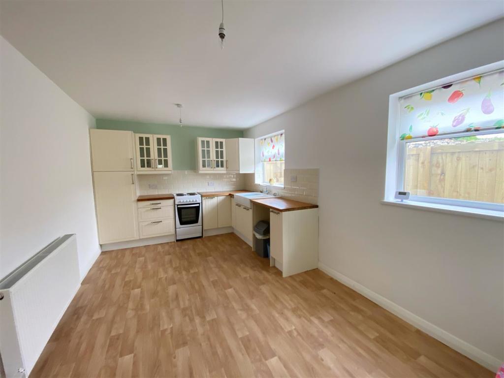 Kitchen 1.jpg