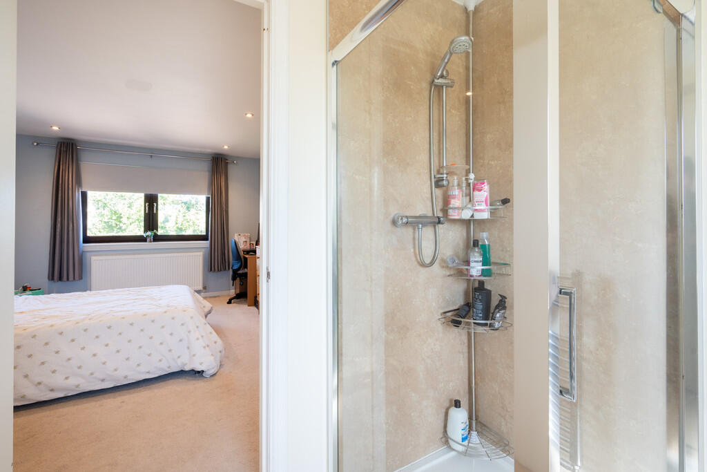 27 Carron View, M...