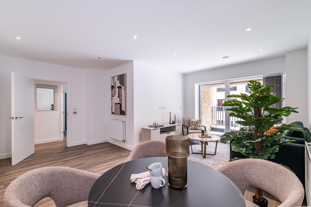 112915_P296642_IM...