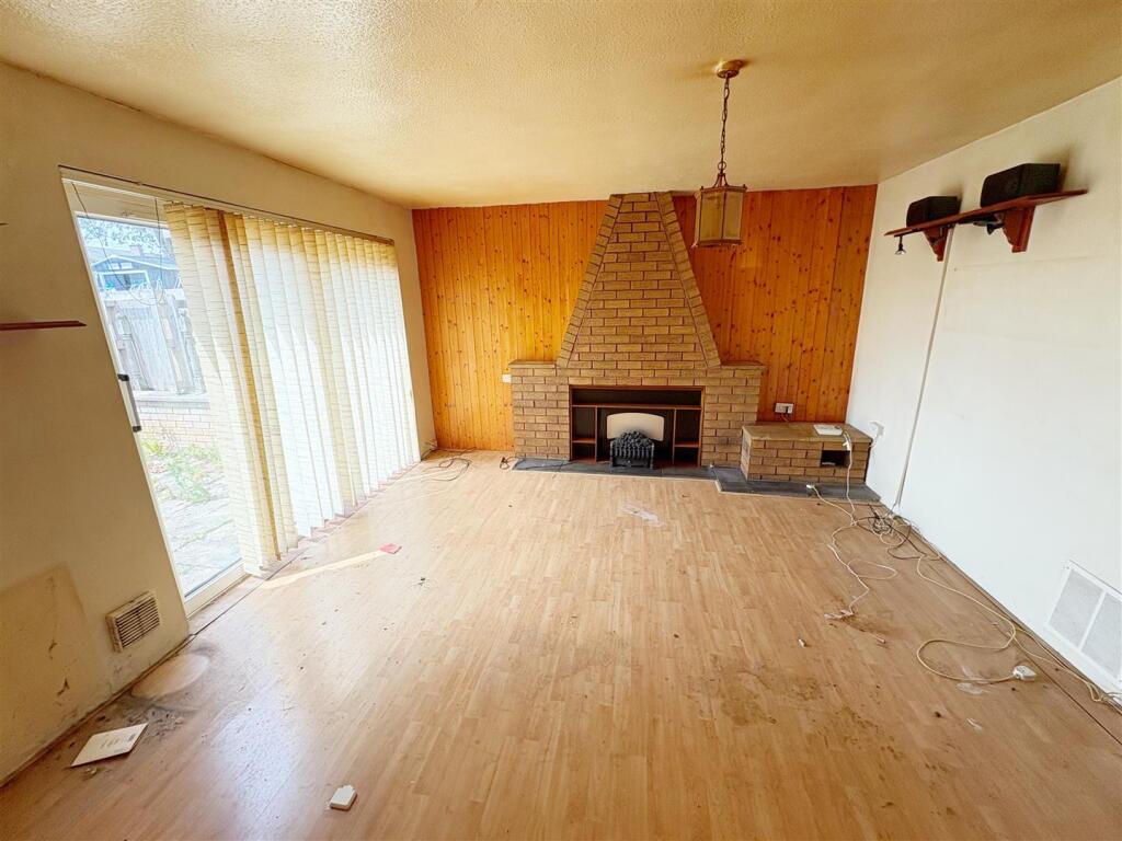 Lounge_Dining room (2).jpg
