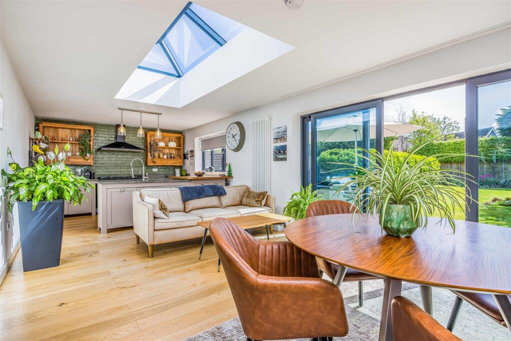 15 Sinah Lane, Hayling Island-Small-PorticoMarketi