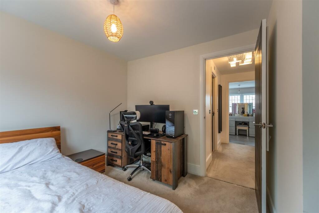 6 Stirling Close-033.jpg