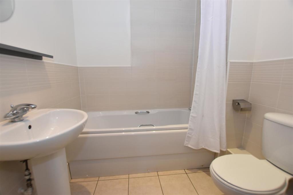 Bathroom.JPG