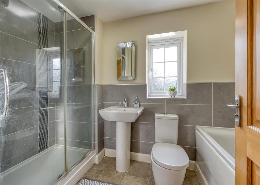 9 Henry Fowler Drive-bathroom.jpg