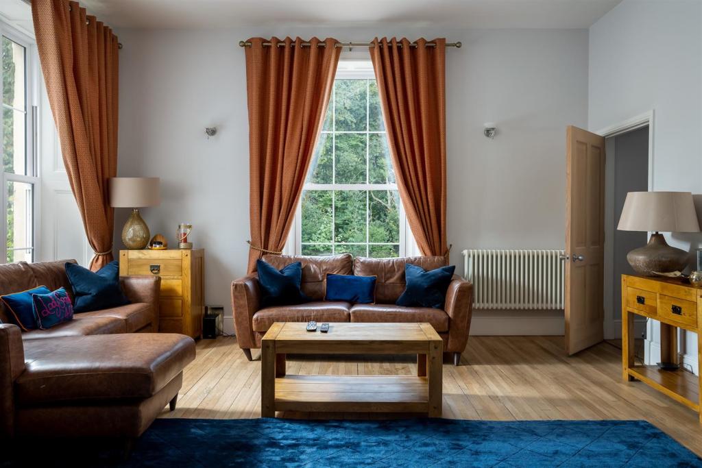 9 - Querns House - GL7 1RL - Web.jpg