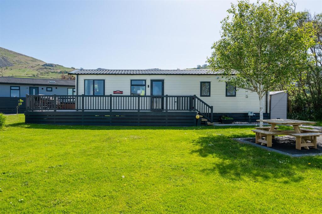 Y04-ABERAFON-PARK-EXTERNAL-2.jpg