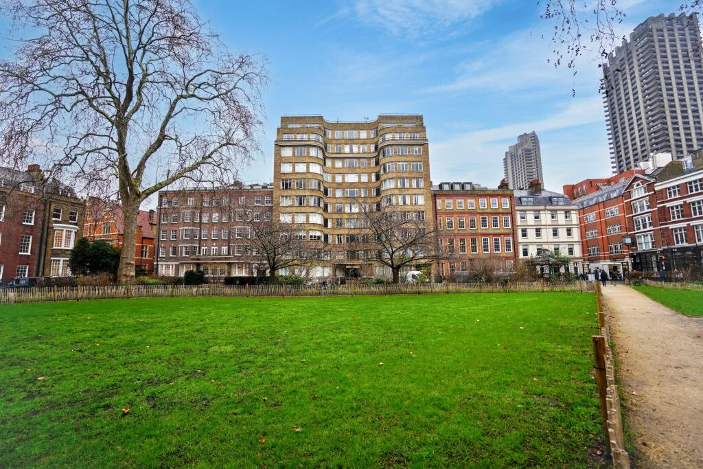 Flat 5 Florin Court, Charterhouse Square, Barbican, London, EC1M 6ET