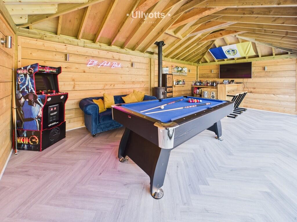 Bar/Games Room