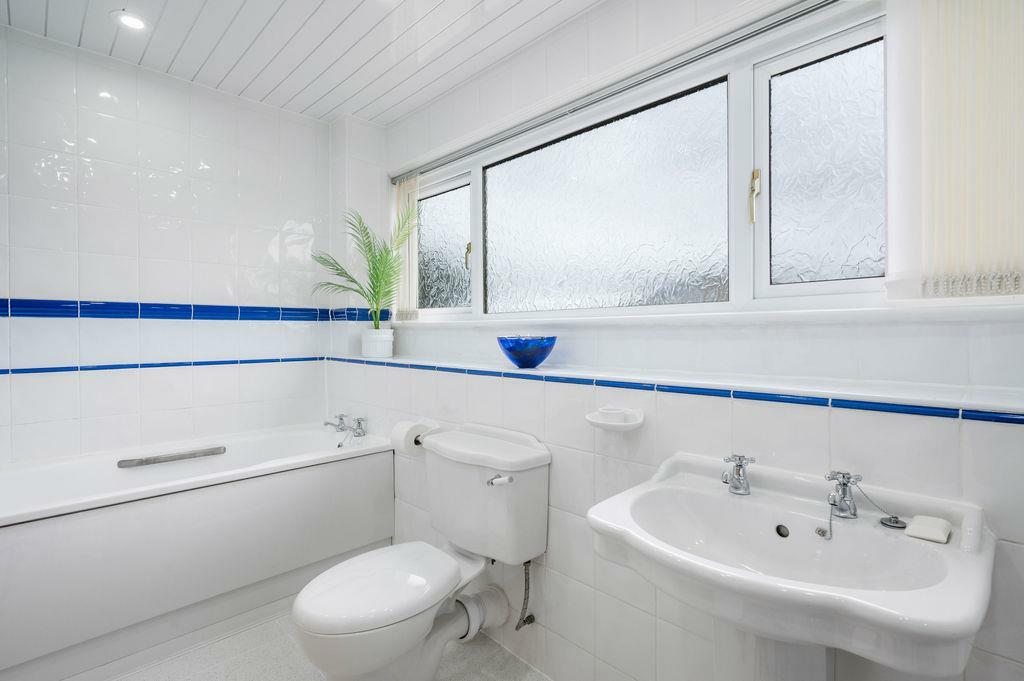 Bathroom 1.jpg