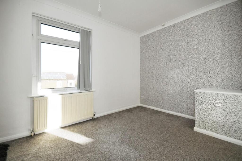 BEDROOM 1 02.jpg
