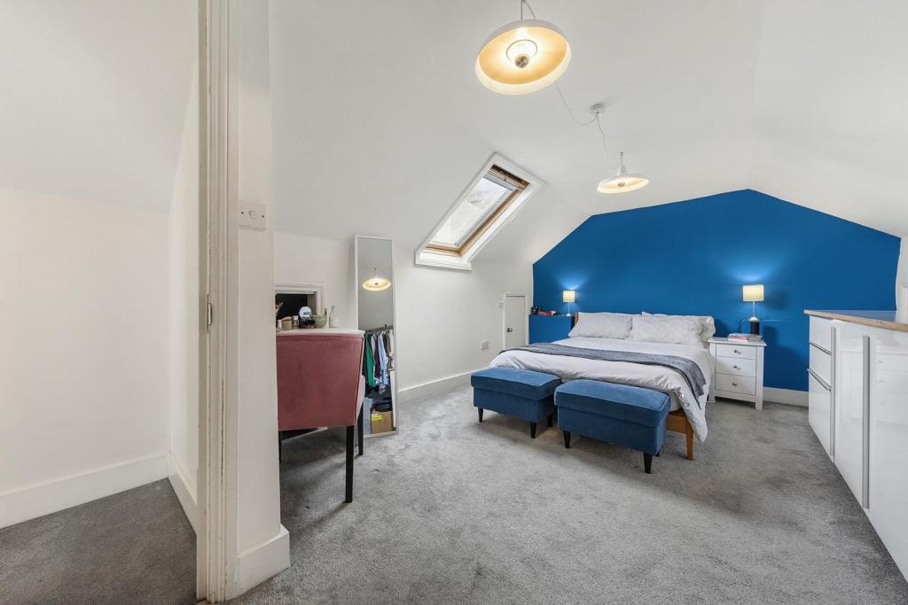Principal Bedroom (2).jpg