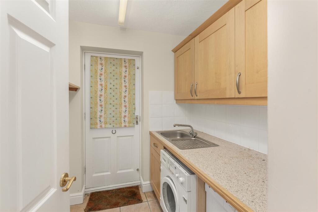 20 Lake Walk, Adderbury-12.jpg