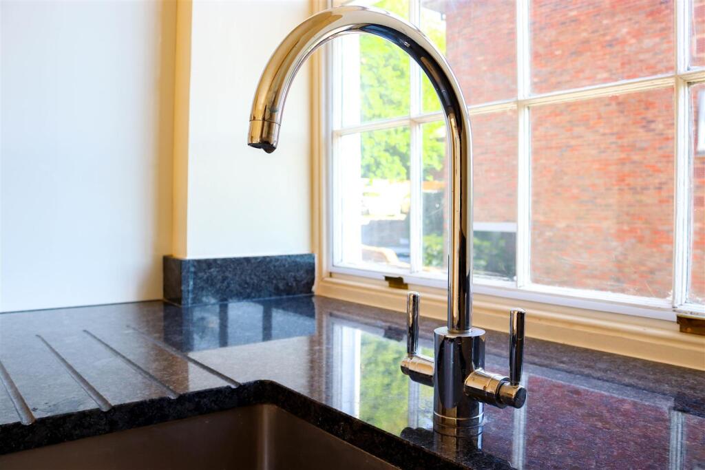 16. Kitchen 1.5.jpg