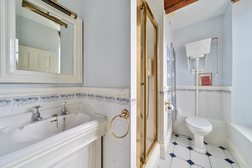 Ensuite Bedroom 6 Dales House EweMove Skipton &amp; Th