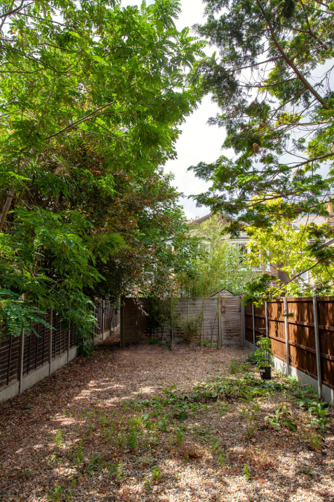 300978 - CanadianAvenue_KElliott_006.jpg