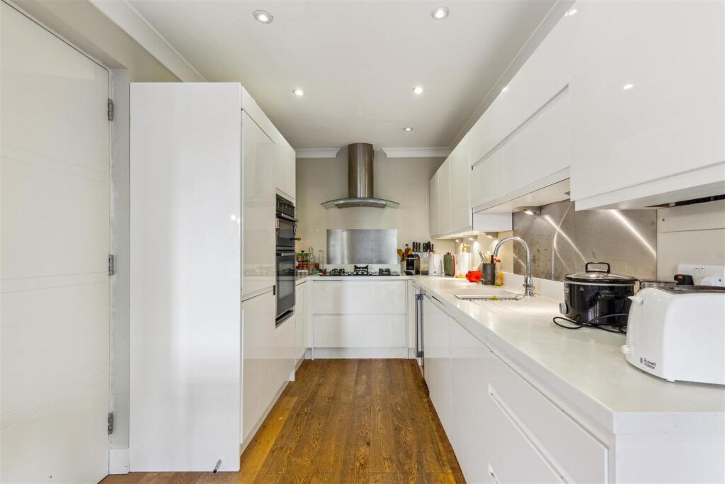 Osier Mews, W4 - FOR SALE