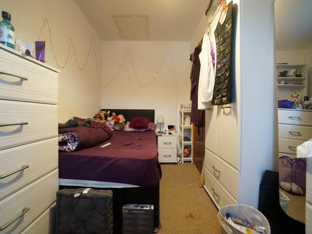 Bedroom 1.JPG