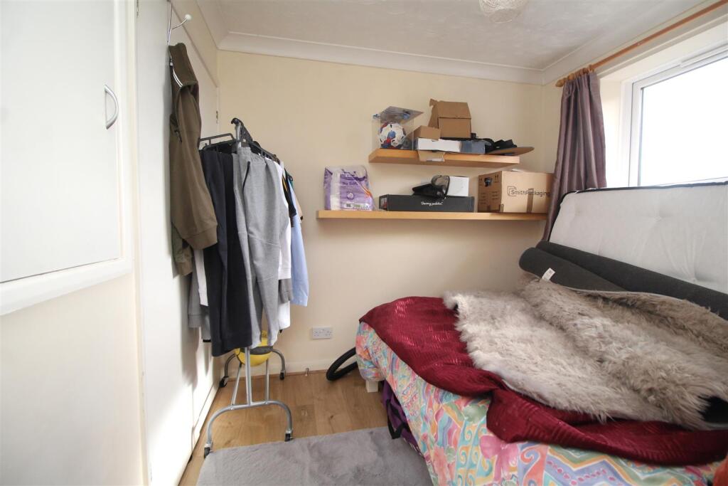 bedroom 2 .JPG