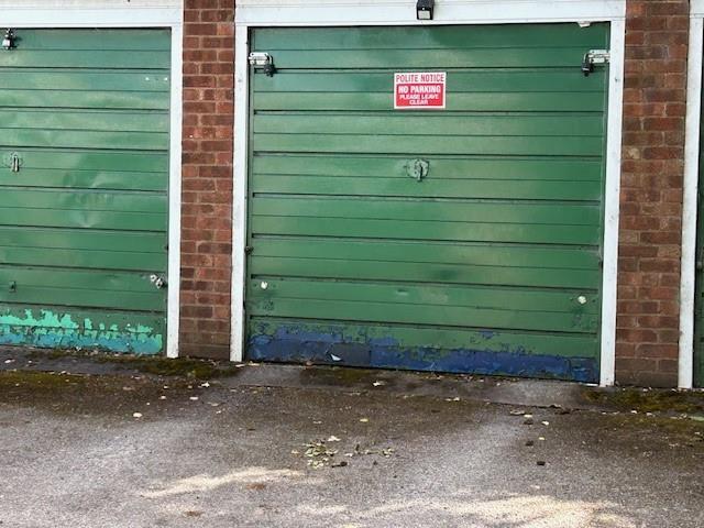 27 garage.jpg